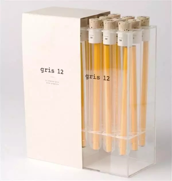 看著像試管，其實是鉛筆的包裝